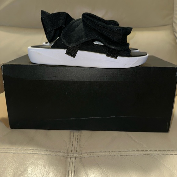 Authentic Men’s Air Jordan flights LS slides - Picture 4 of 5